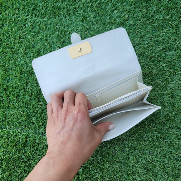 LOUIS VUITTON Continental Cream Wallet - Picture 10 of 16